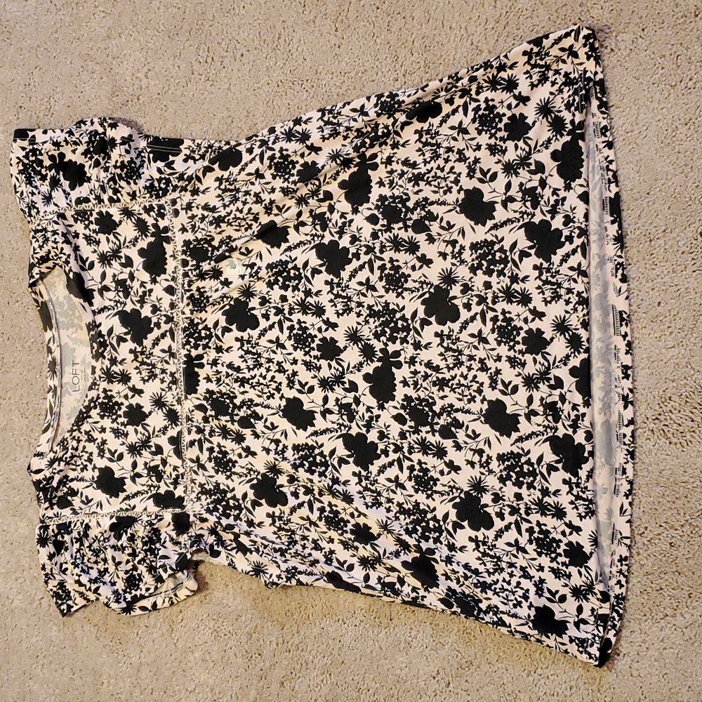 LOFT Outlet Short Sleeve Shirt Size Large